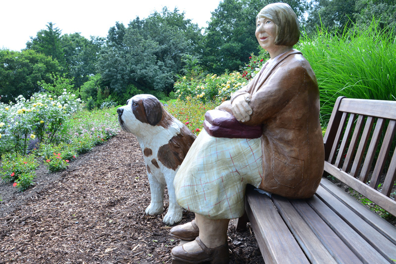 Frau mit Hund 2 MedienwerkstattWissen © 20062021 Medienwerkstatt