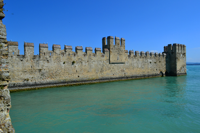 Sirmione Castello Scaligero Fotos 3 MedienwerkstattWissen © 2006